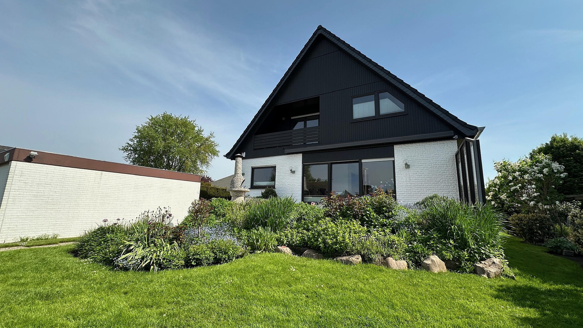 Zweifamilienhaus mit autom. Beregnungsanlage ohne Makler zu verkaufen