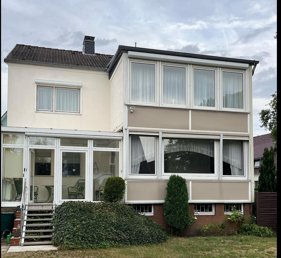 Provisionsfrei: Haus - Zweifamilienhaus - 2 Wohnungen - 2 Garagen - voll unterkellert