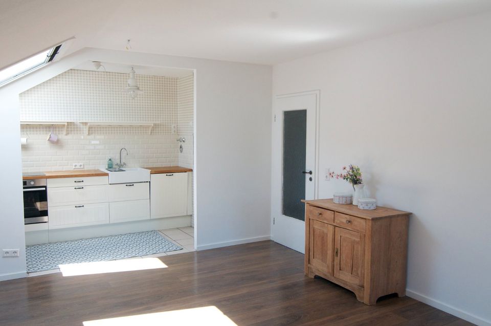Helle und ruhige 3-Zimmer-Dachgeschosswohnung in Top-Lage