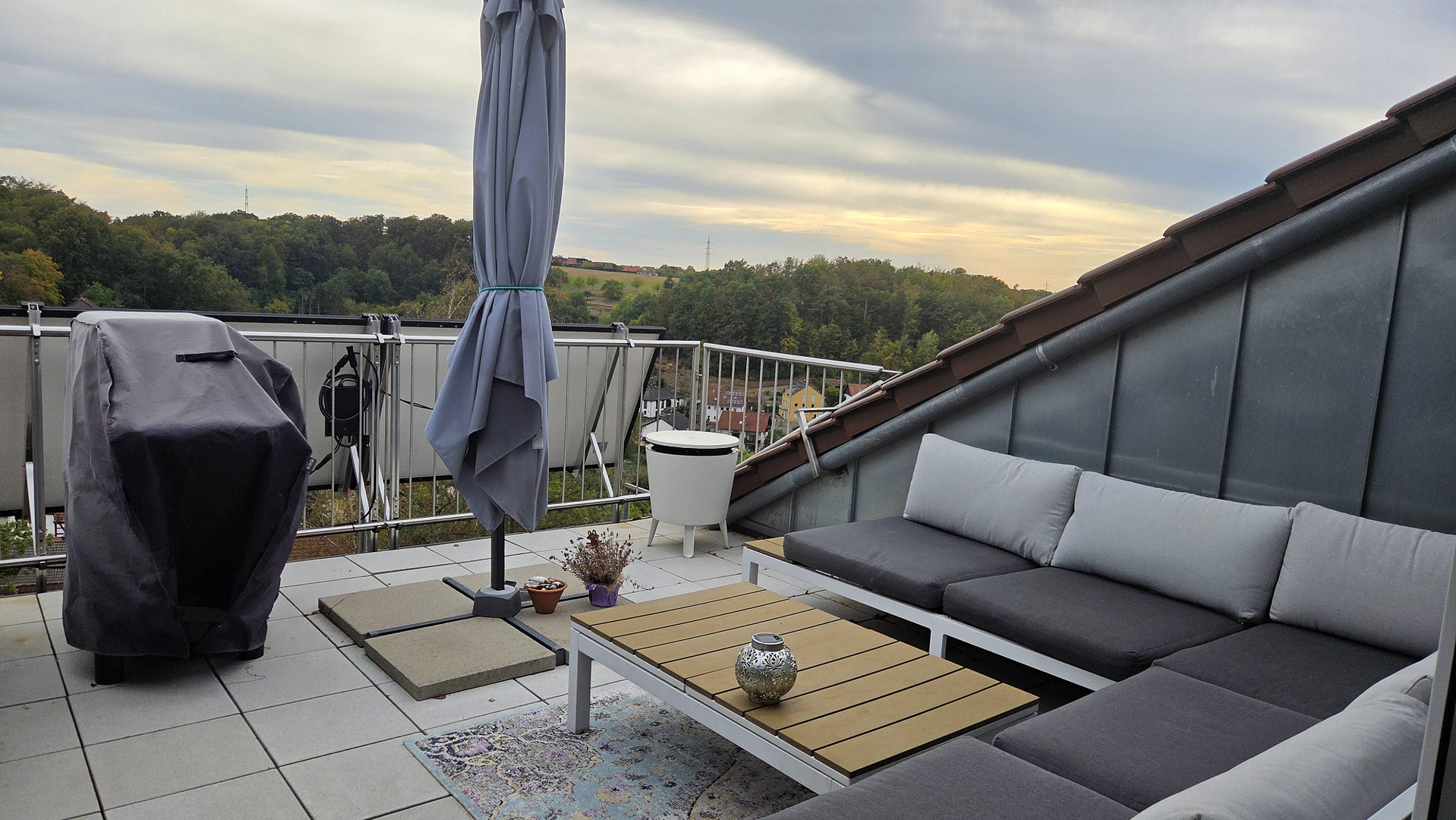 Exklusive DG-Wohnung mit wunderschönem Ausblick in toller Waldrandlage