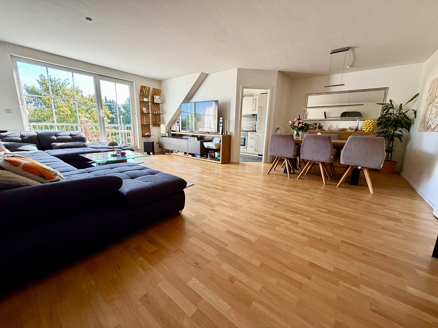 Gepflegte 2,5-Zimmer-Wohnung in Düsseldorf mit Blick ins Grüne