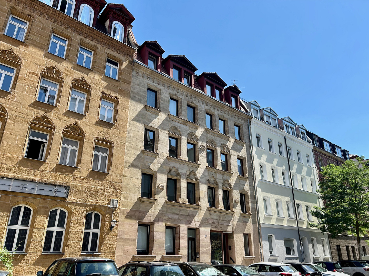 Provisionsfrei – Frisch renovierte 2-Zimmer Wohnung mit Altbau Charme in Top-Lage
