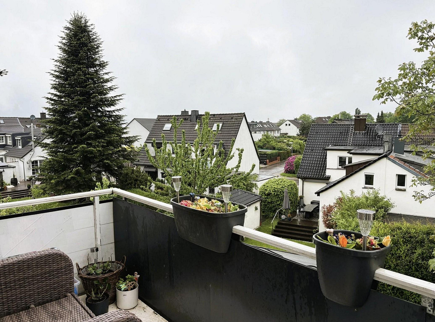 Kernsanierte DG-Wohnung mit Südbalkon, Klima & Möglichkeit für 2 Wohneinheiten