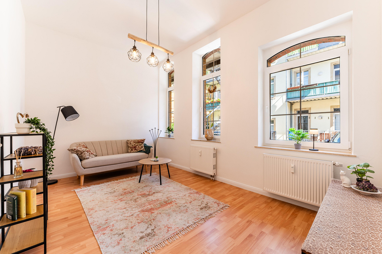 Bezugsfreie, Helle 3 Zimmer Wohnung im Hinterhaus mit Terrasse