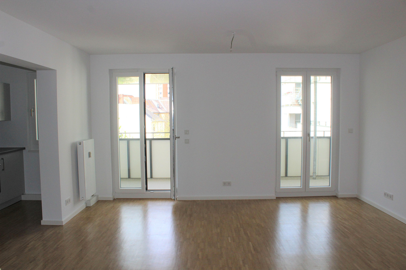 Große, bezugsfreie 3 Zimmer Neubauwohnung mit geräumigem Balkon