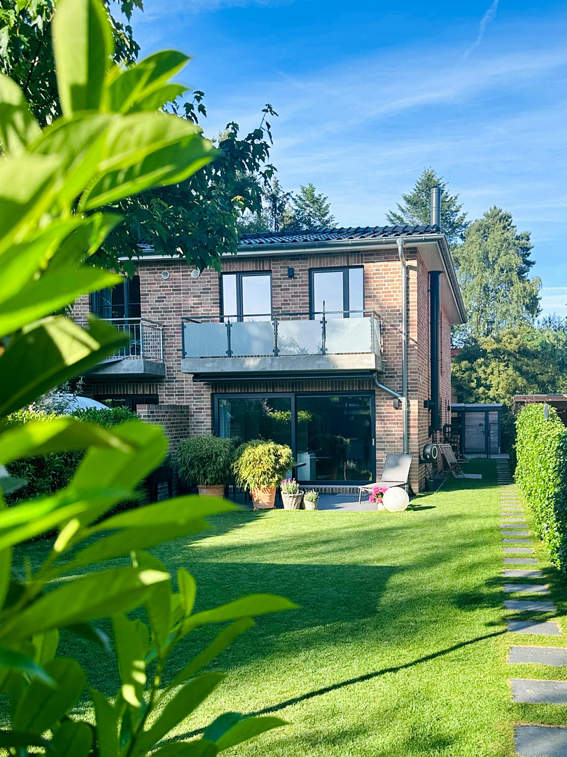 Energieeffizienzklasse A+: Exklusive DHH in bester Lage von Duvenstedt – Provisionsfrei