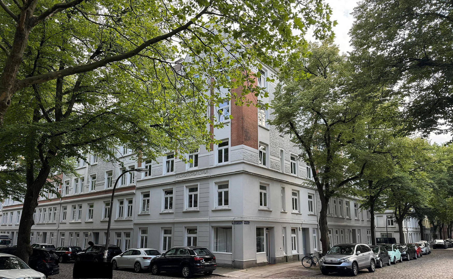 Charmante, helle kernsanierte Altbauwohnung im Herzen von Winterhude