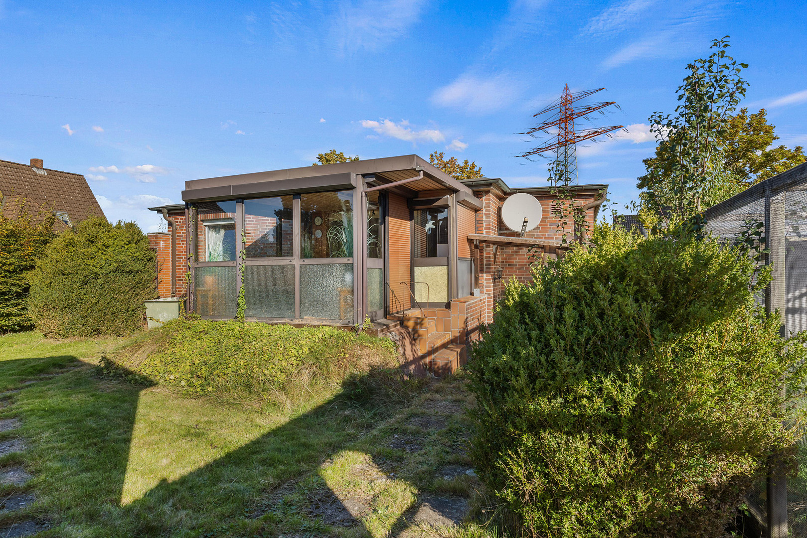 Gepflegtes Einfamilienhaus in Mümmelmannsberg mit Wintergarten, Teich und separatem Anliegerhaus