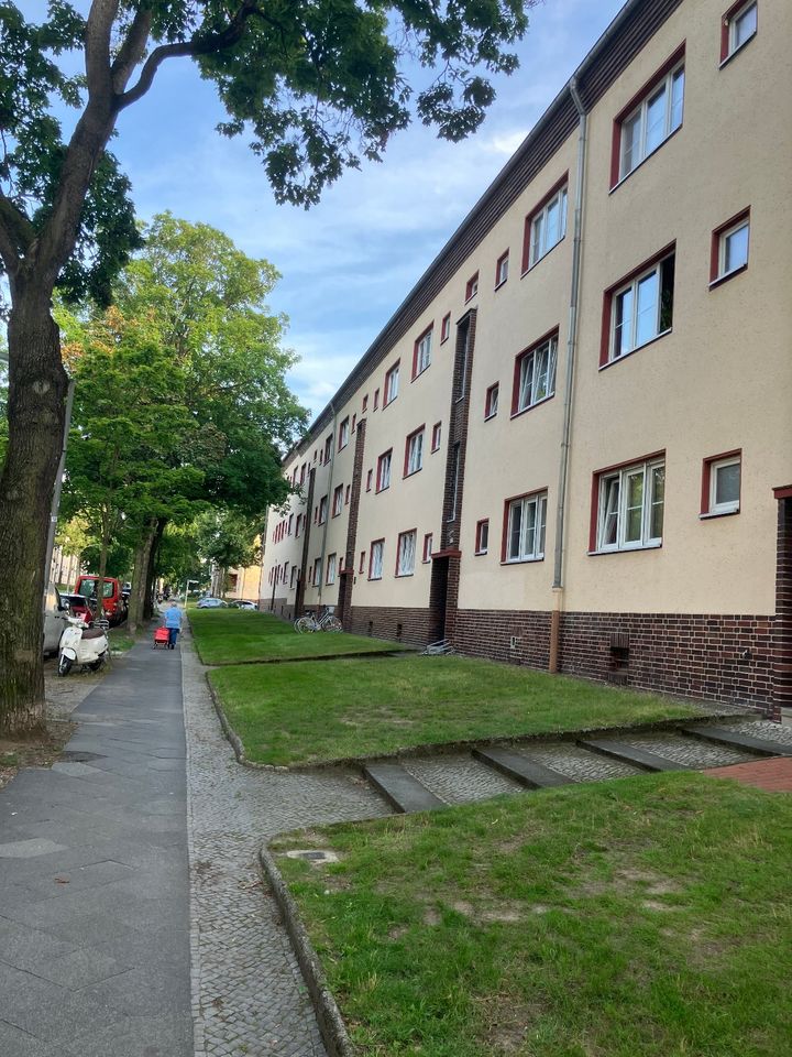 charmante Wohnung im 20er-Jahre-Bau mit extra Dachraum, Lankwitz
