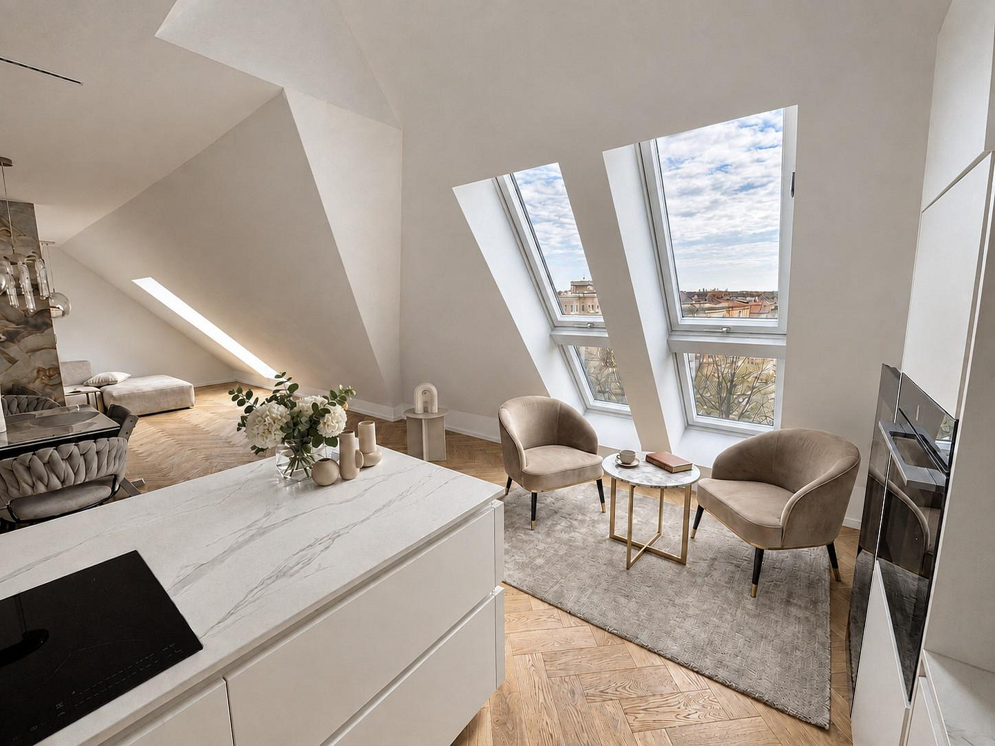 Oberste Etage mit Aufzug: 131 m² Dachgeschoss, 2025/26 neu ausgebaut – Potsdam West