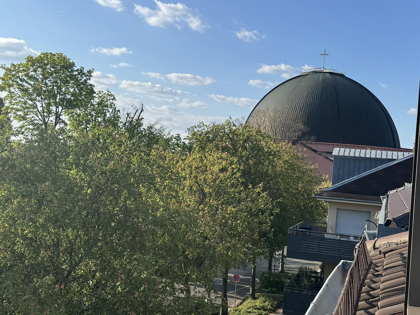 Attraktive DG-Wohnung -  Citylage im Grünen an Kuppelkirche, hohe Lebensqualität; von privat