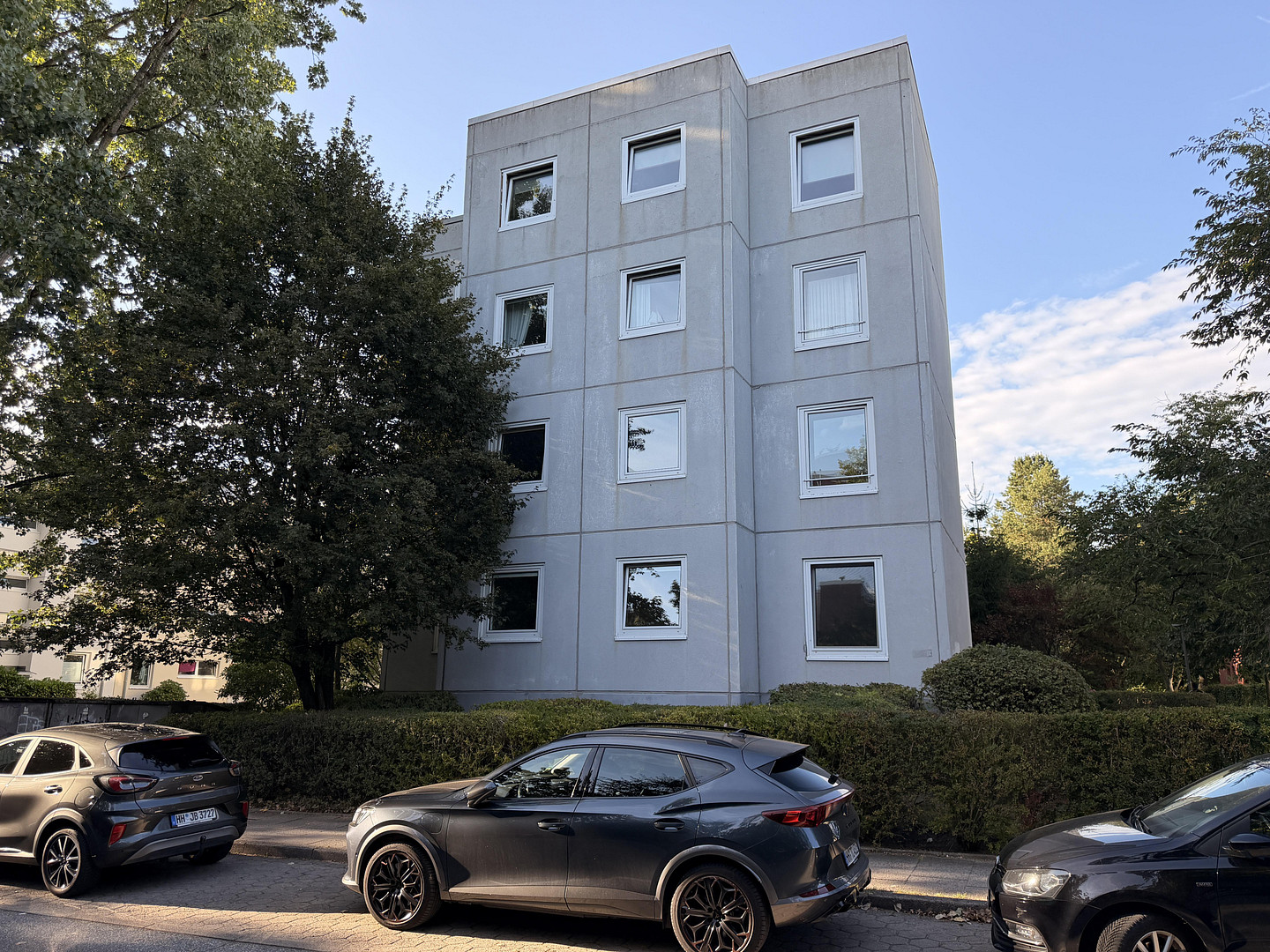 Viel Raum für eigene Ideen: 4 Zimmer mit Westloggia – courtagefrei in Hummelsbüttel
