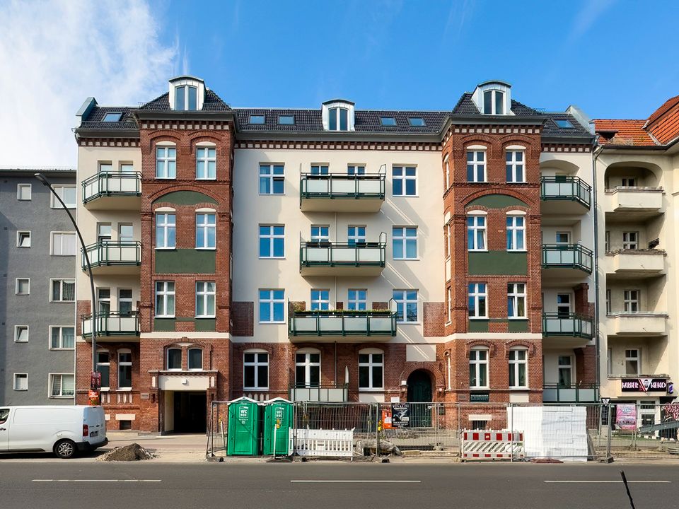 Hallo Altersvorsorge: Vermietete 4-Zimmer-Gründerzeit-Wohnung nahe Rüdesheimer Platz *BALKON*