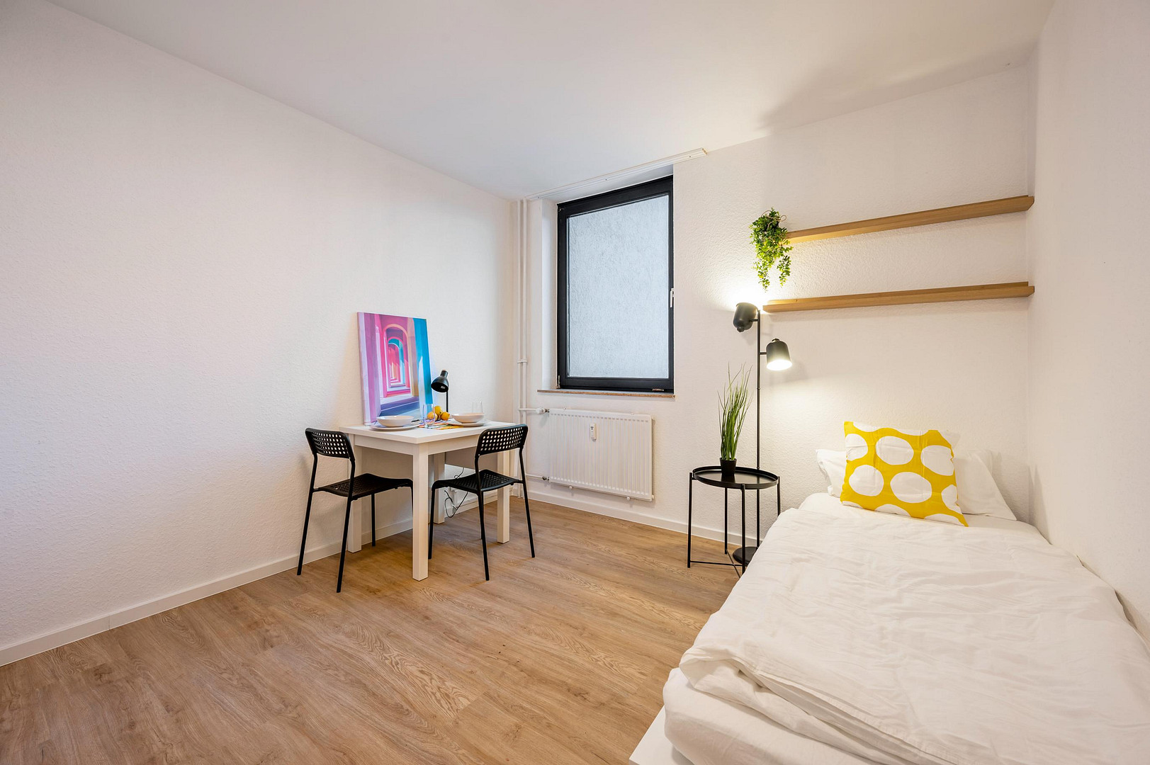 **EXKLUSIV** 6% Rendite, für eine neu renovierte vermietete Wohg. inkl. Möbel, mit Stellplatz  #3003