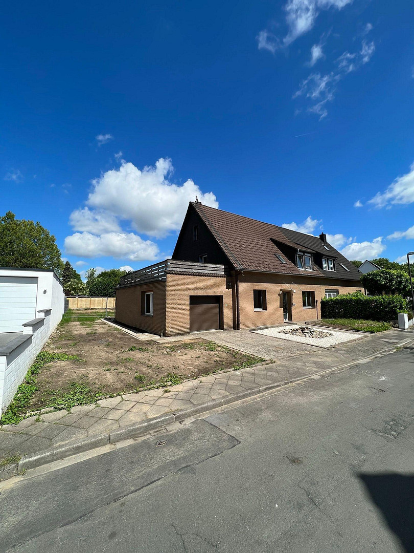 FAMILIENFREUNDLICHES GENERATIONENHAUS MIT GROSSEM GARTEN ZUM GRUNDSTÜCKSPREIS