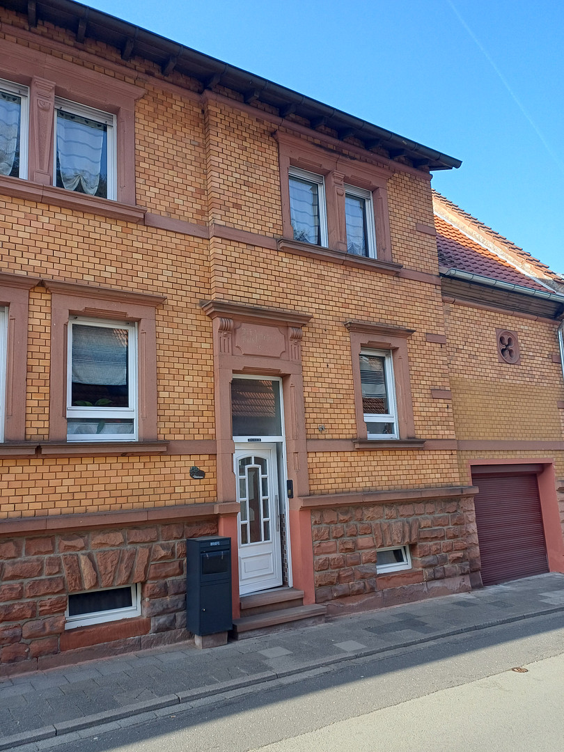 Saniertes Einfamilienhaus in Kaiserslautern-Erfenbach, Eigentumsgrundstück, Anbau, Biogarten