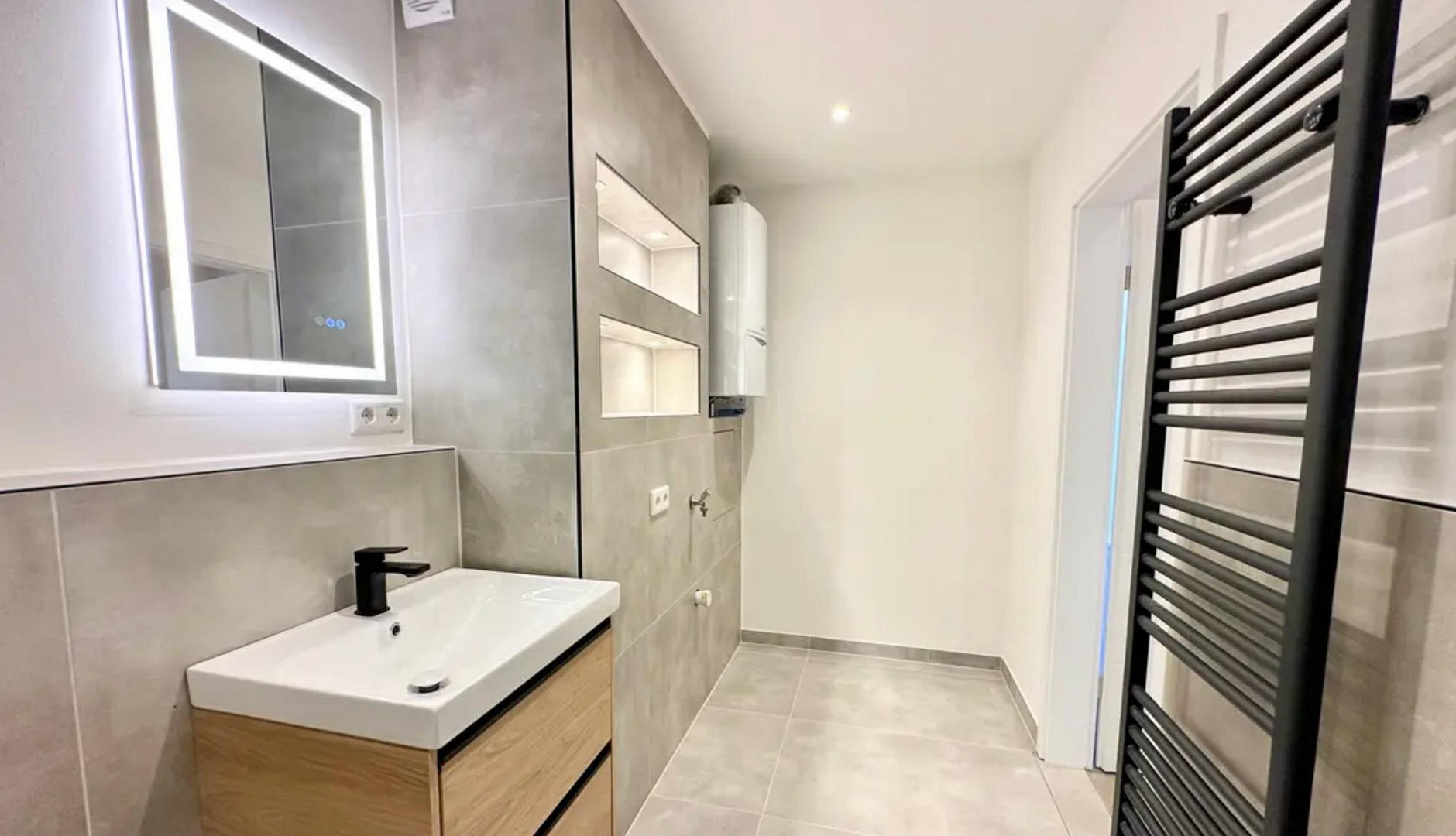 provisionsfrei: sanierte 2 Zimmer Wohnung in Düsseldorf Derendorf