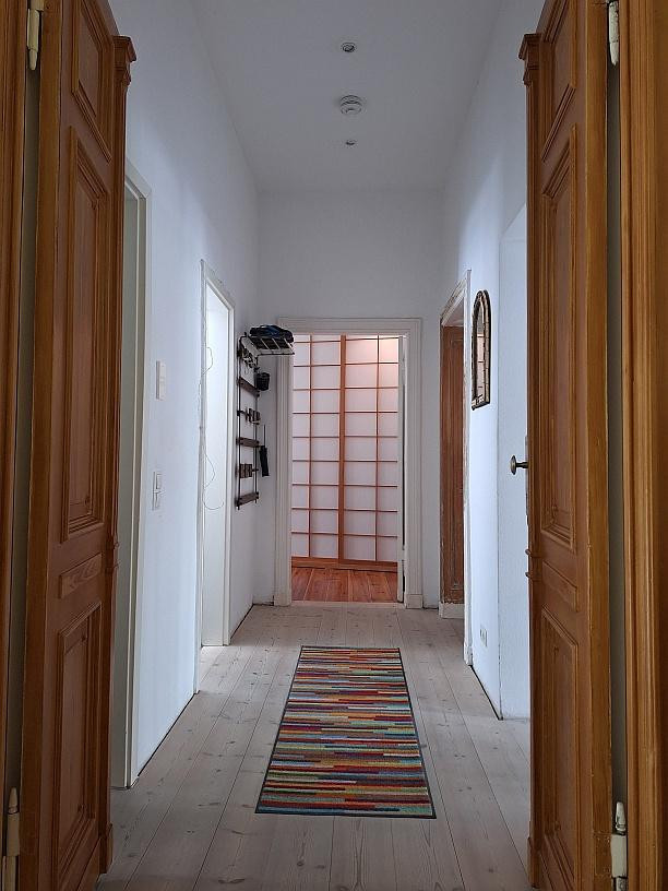 Geräumiger Stuckaltbau 4 Zimmer 2 Balkone in Bestlage