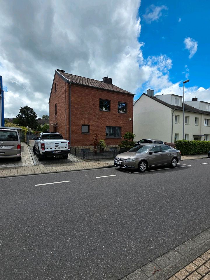 Einfamilienhaus/ Anbauten nutzbare Freifläche zum erweitern