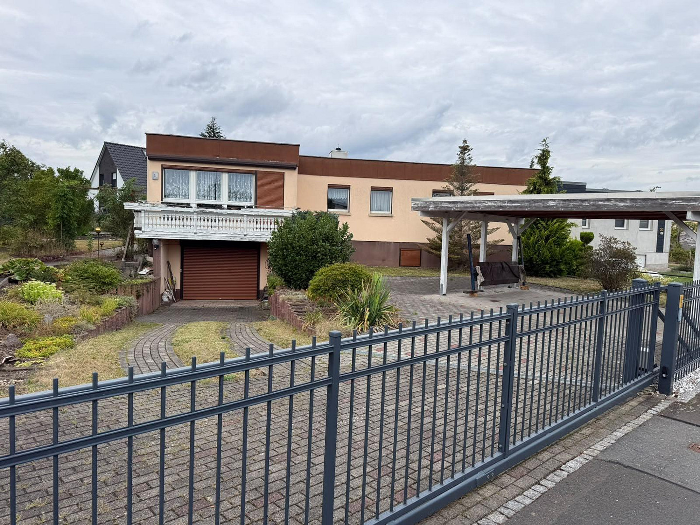 Einfamilienhaus mit 1209qm Grundstück & über 250qm Nutzfläche