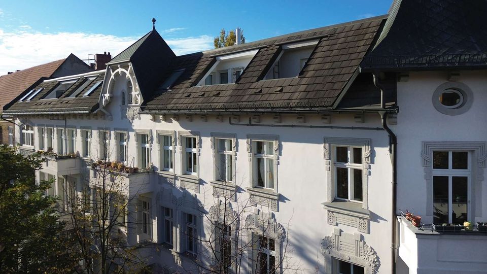 Schöne 2-Zimmer-Altbauwohnung mit Terrasse zum Innenhof