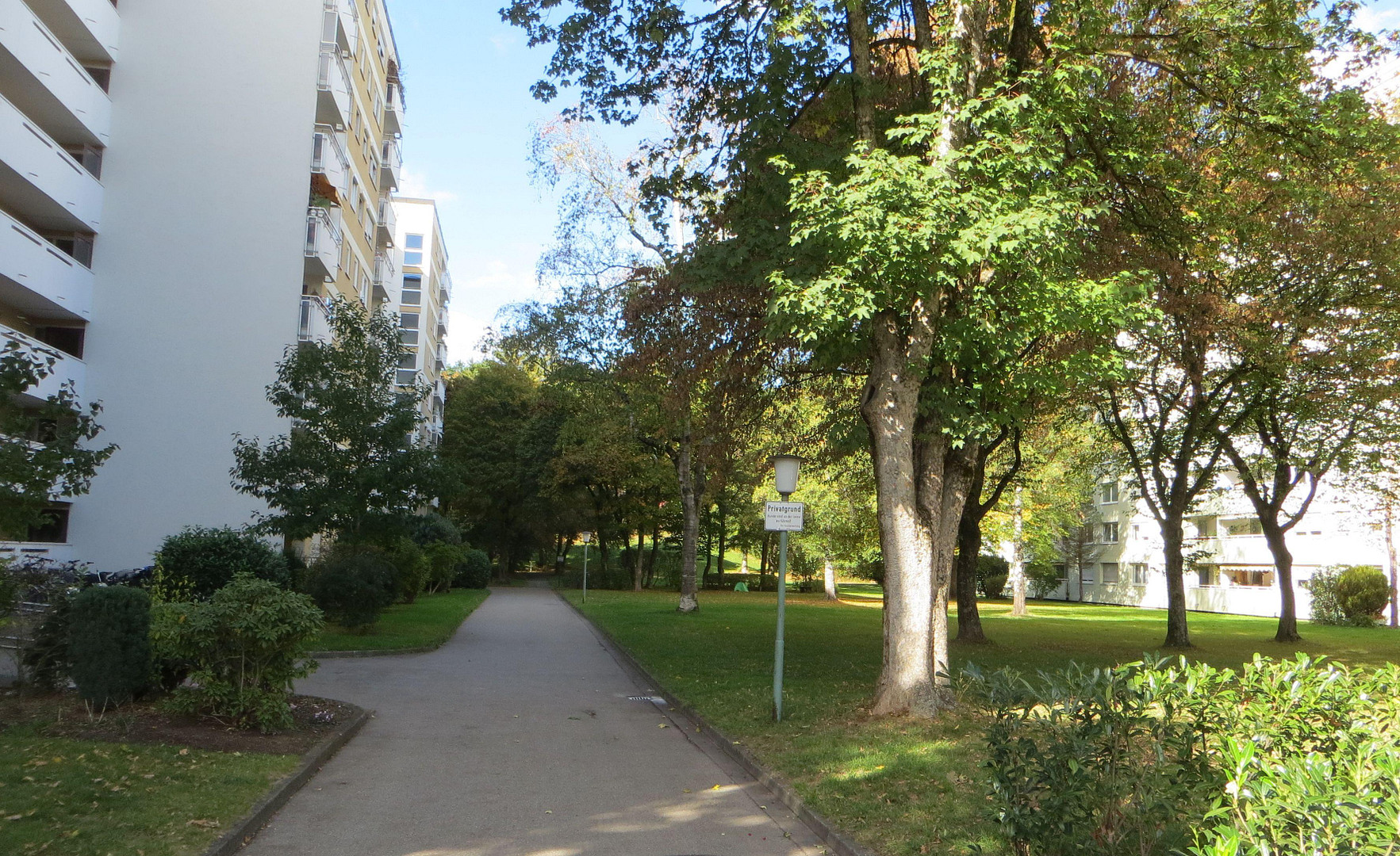Sanierte helle 2-Zimmer-Wohnung mit Ost-Loggia in Forstenried