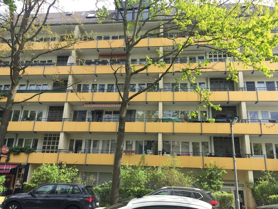 Bezugsfrei: 2 Zimmer, 2 Balkone, gut für Selbstnutzer & Studenten
