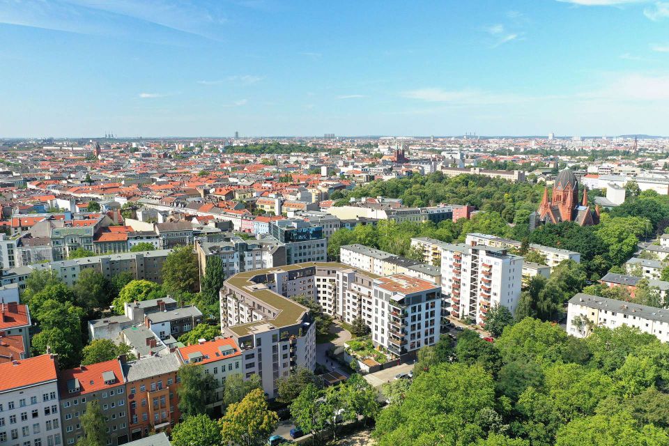 Vermietete Eigentumswohnung mit 3 Zimmern & Loggia im Kreuzberger Kiez