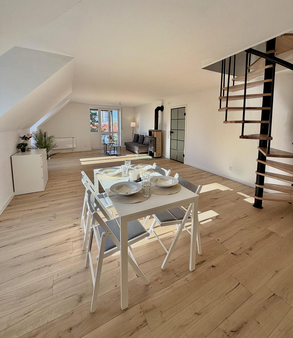 Frisch sanierte 3-ZKB Maisonette mit 2 Balkonen, Tiefgarage, Kamin in ruhiger Lage - Provisionsfrei