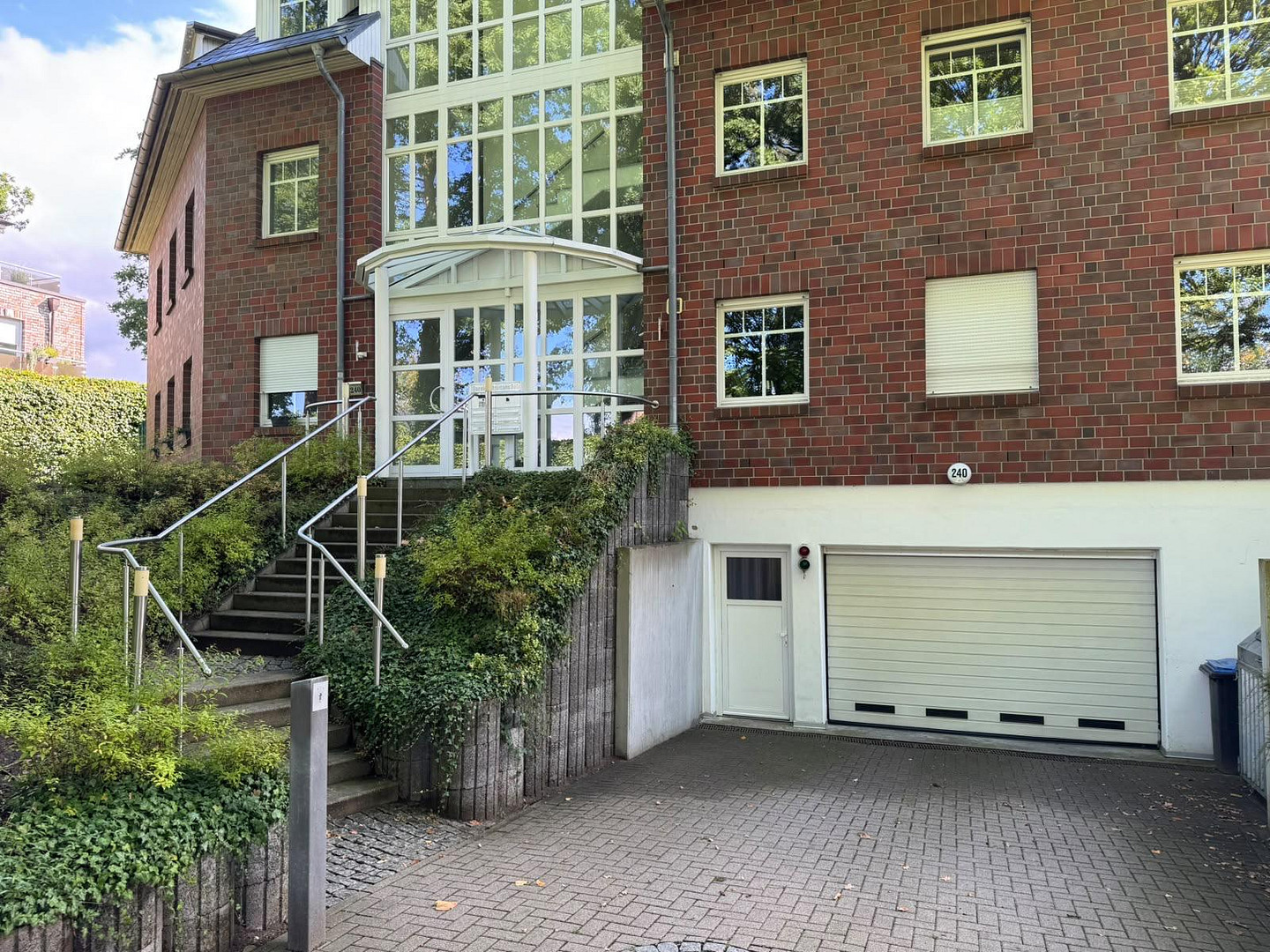 Wohntraum in Hamburg-Sasel | 3,5 Zimmer, Südwest-Balkon & 2 TG-Stellplätze