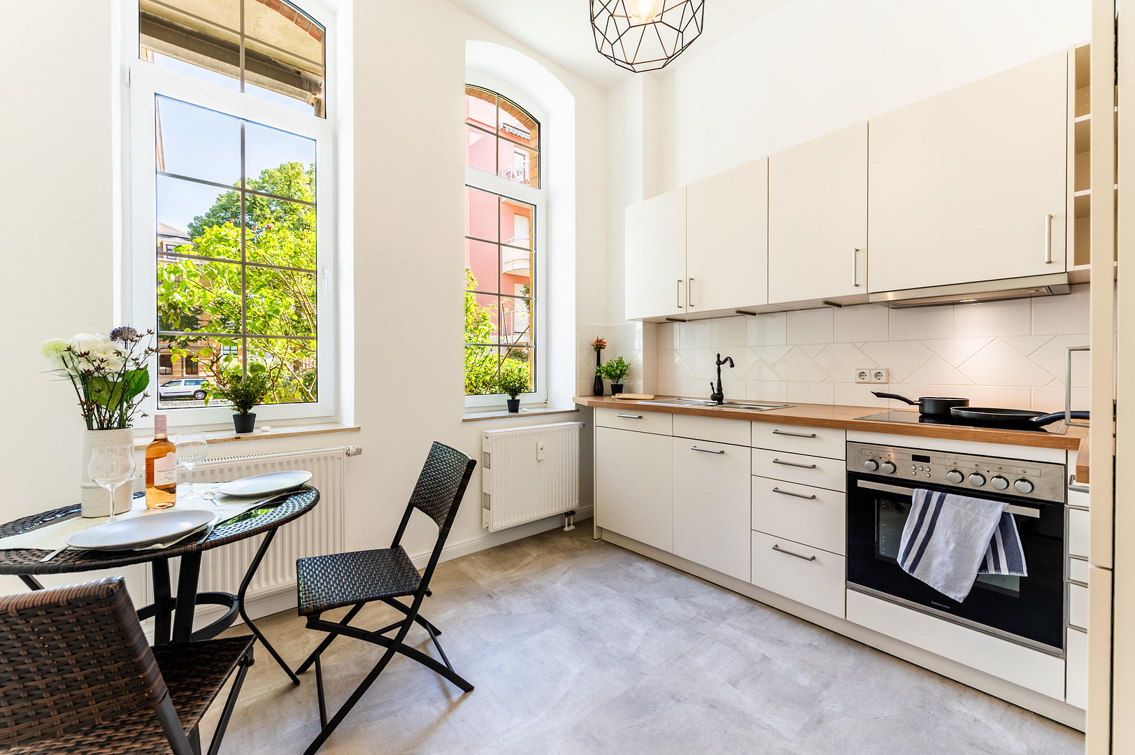 Bezugsfreie, Helle  3 Zimmer Wohnung im Hinterhaus mit Terrasse