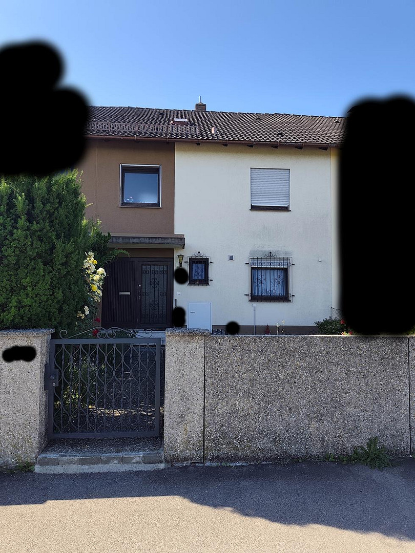 Reihenmittelhaus in Augsburg-Lechhausen – 4 Zimmer, Garten, Garage und Ausbaupotenzial