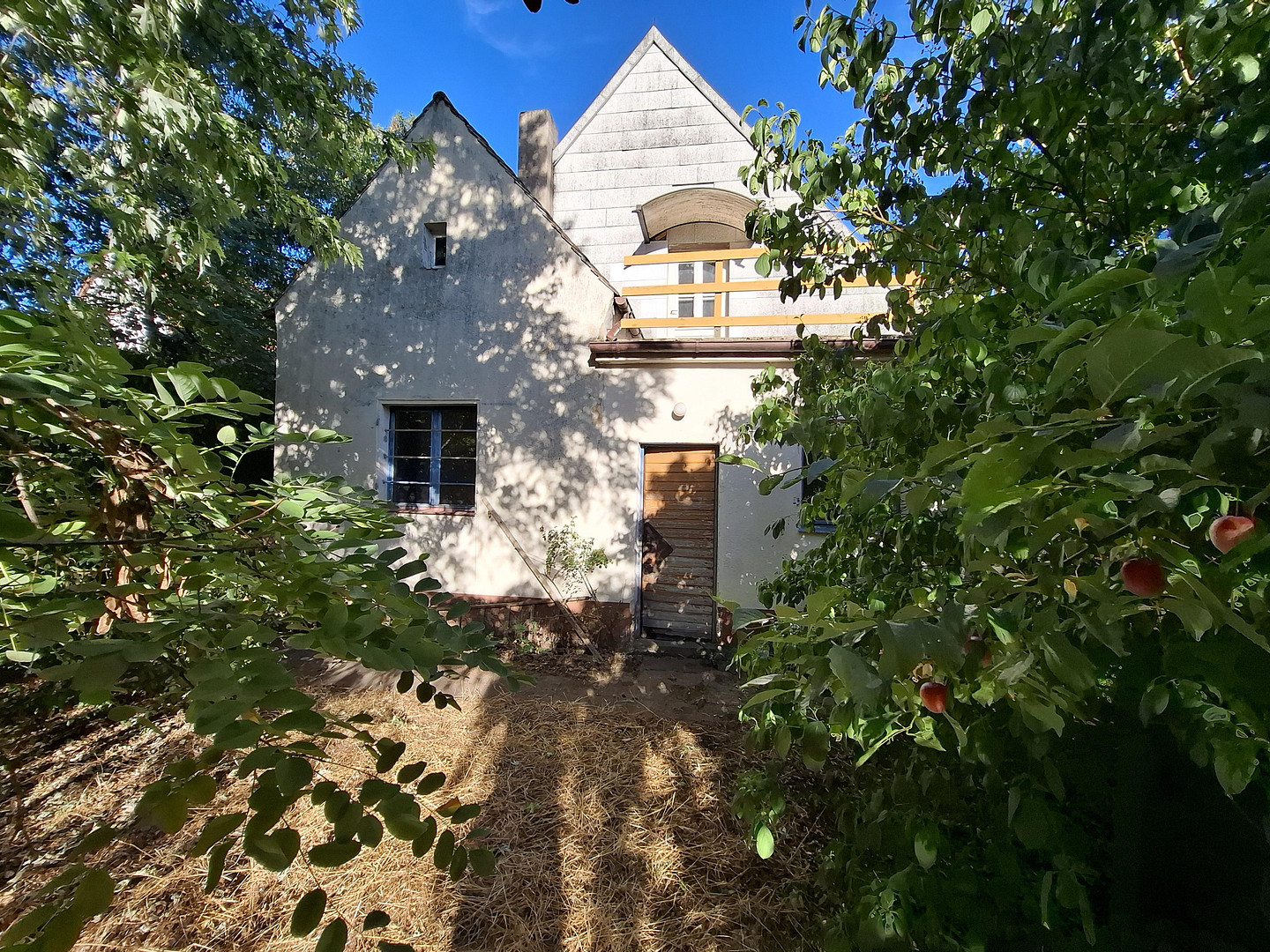 Perle in Nbg-Gaismannshof - Einfamilienhaus (oder 3-ZKB EG + 2-ZKB DG) mit großem ruhigen Garten