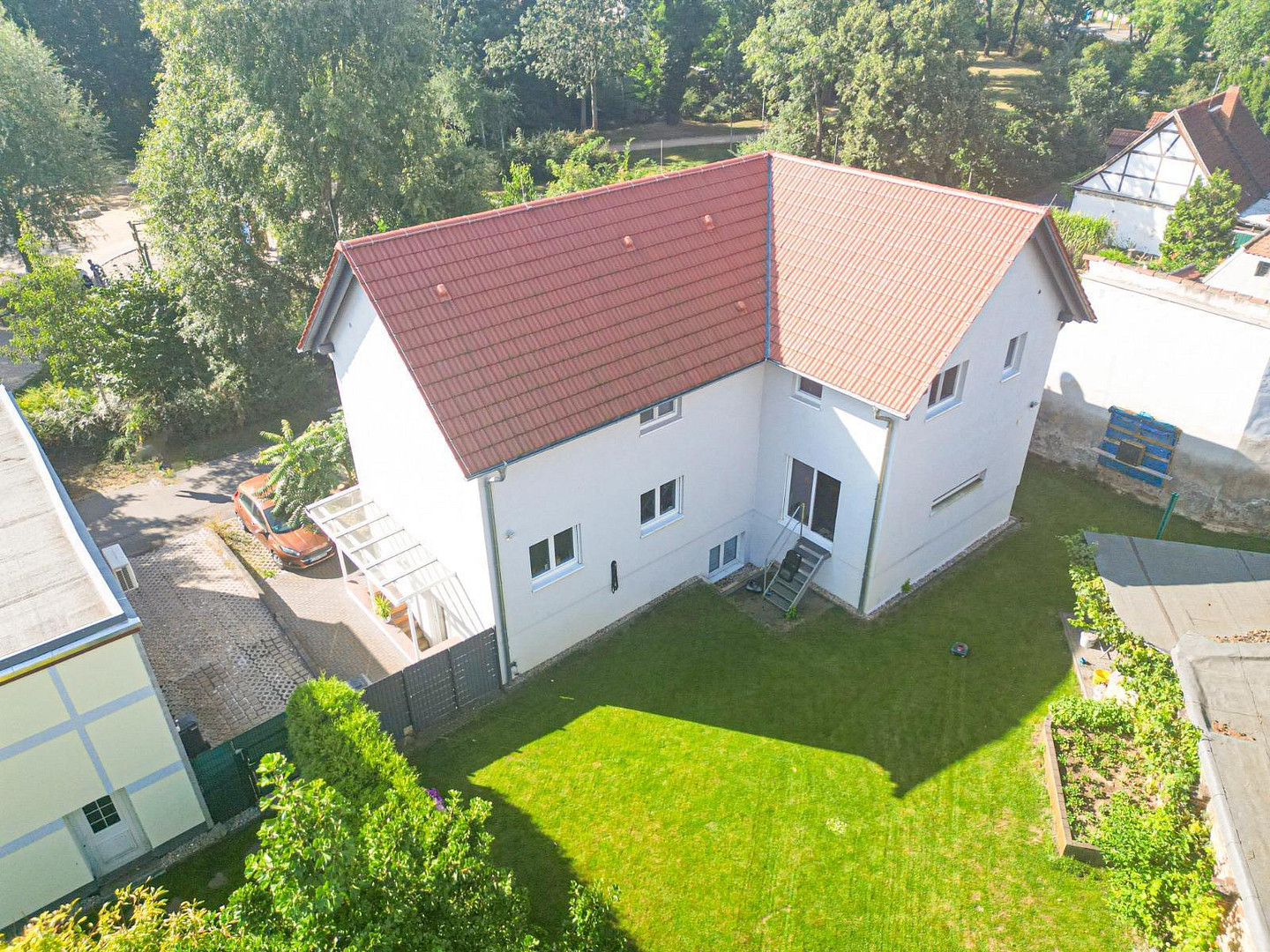 großes individuell erbautes Einfamilienhaus mit Einliegerwohnung in Pausndorf-Solar & Wärmepumpe