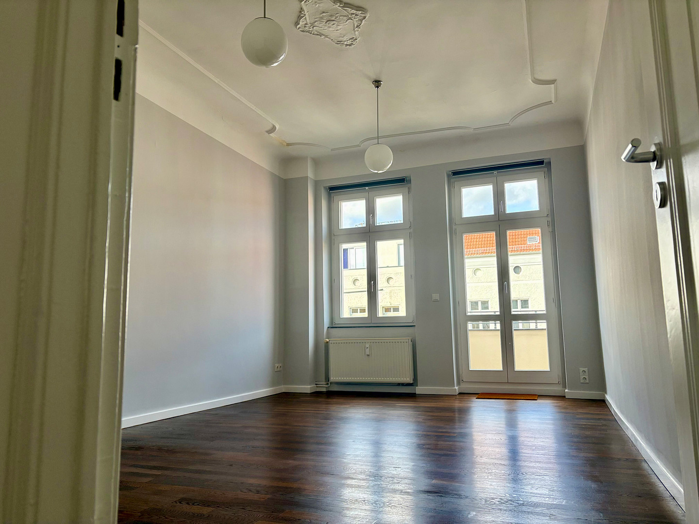 Besichtigung 16.–18.10. –  bezugsfrei in Prenzlauer Berg: Balkon, Stuck, Parkett