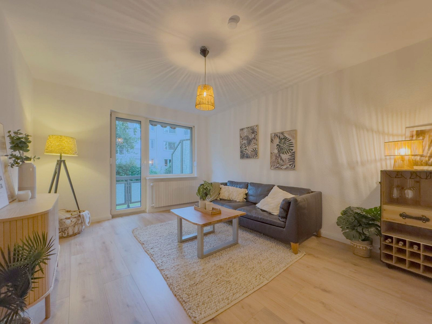 Erstbezug nach Sanierung: Moderne 3-Zimmer-Wohnung mit Loggia