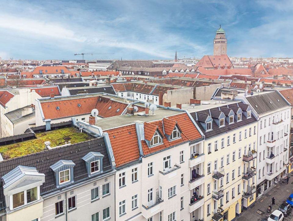 Bezugsfrei Ende 2026: Großzügige Altbauwohnung mit Loggia
