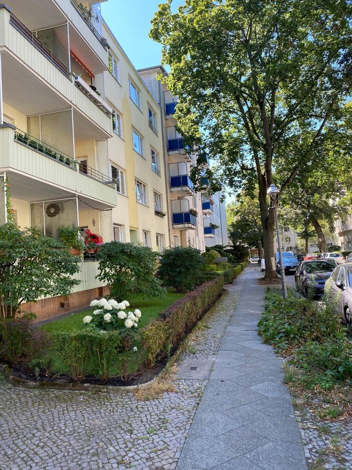 Charmante 2-Zimmerwohnung in begehrter Lage mit Balkon & Einbaukü