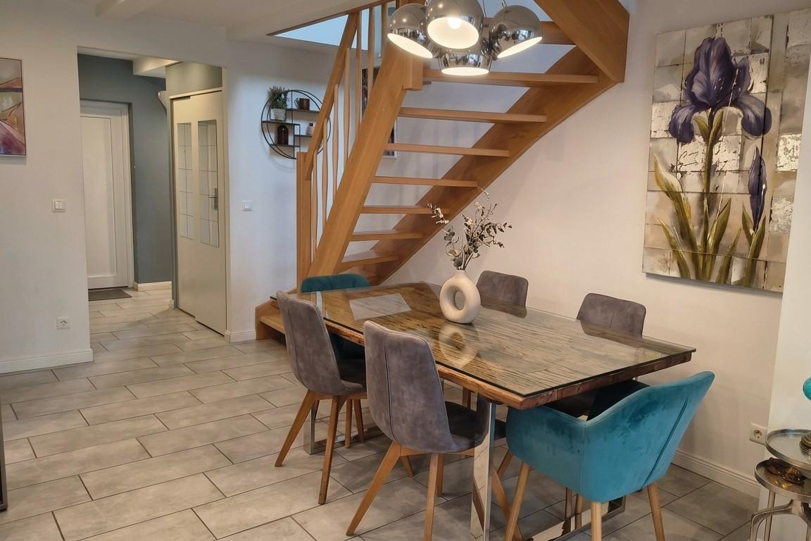 (Reserviert) Bezugsfertiges, kernsaniertes Mittelreihenhaus mit Wintergarten & Carport in Hamburg