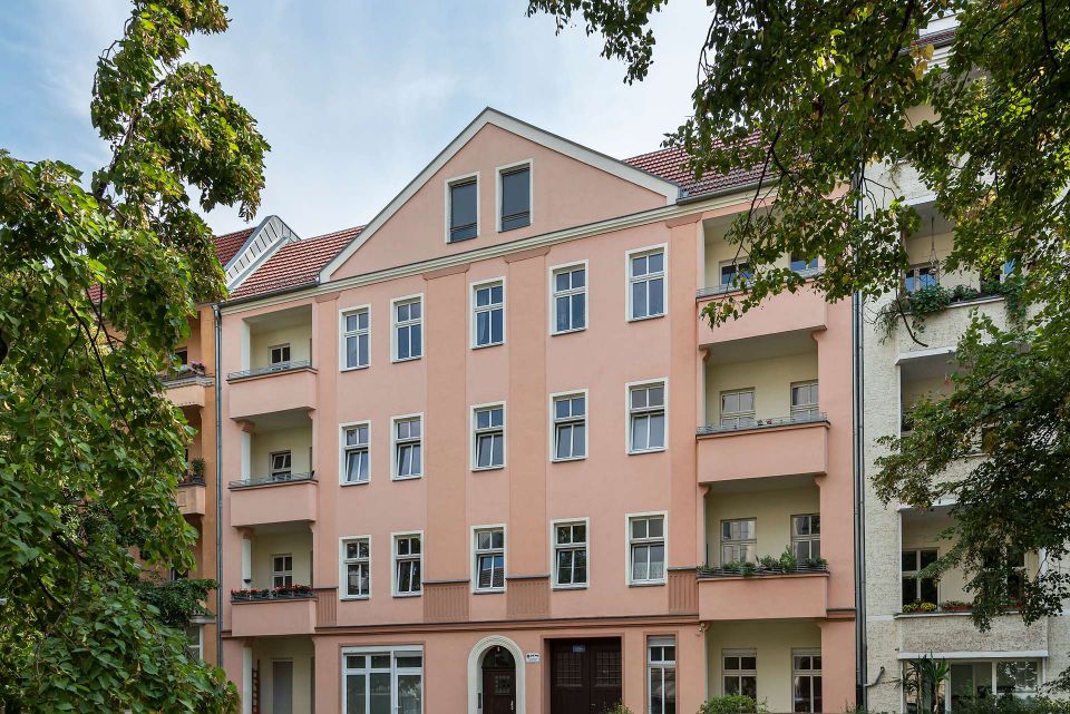 Vermietete 2-Zimmer-Altbauwohnung mit Balkon nahe Florakiez