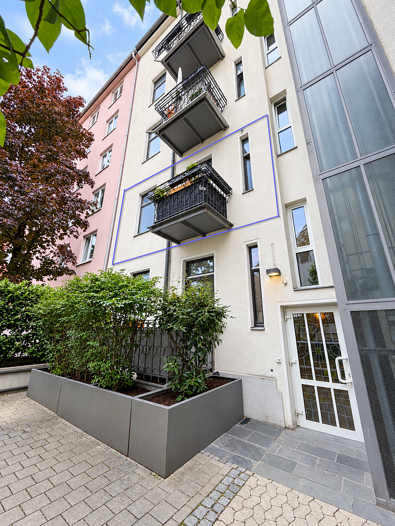Maxvorstadt: 3,5-Zimmer-Altbauwohnung mit Westbalkon – vermietet, provisionsfrei
