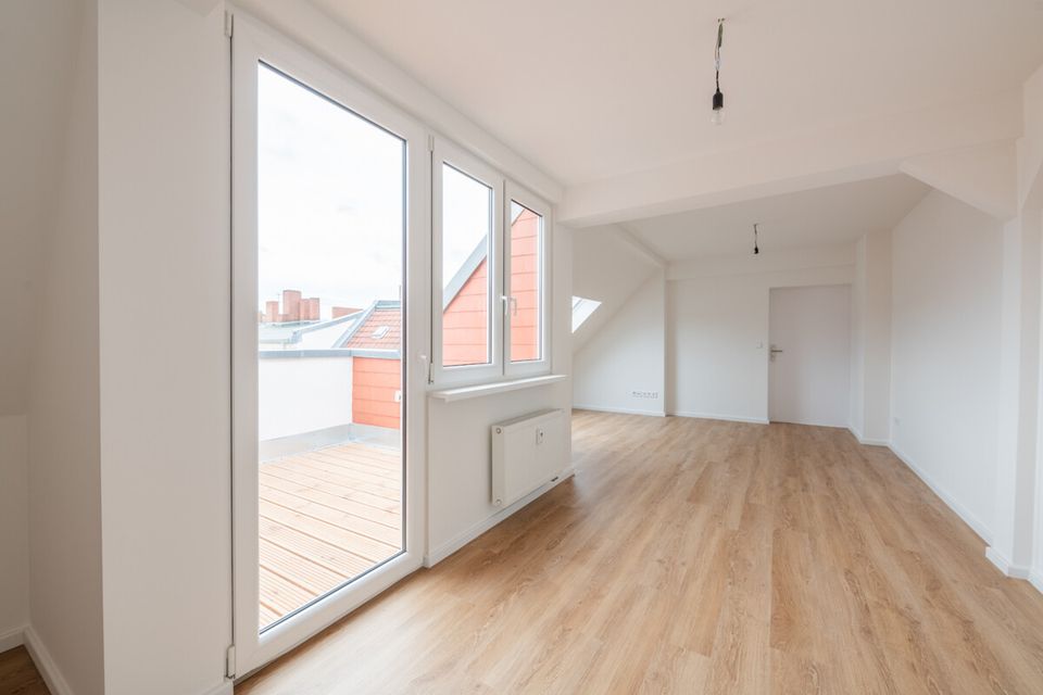 Erstbezug: Lichtdurchflutete Dachgeschoss-Wohnung mit Terrasse, moderner Ausstattung und in Top-Lage