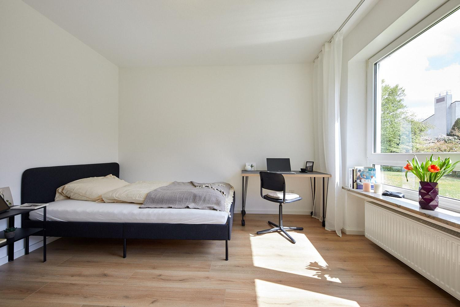 Vollvermietete 4-Zimmer-WG-Wohnung in Obermenzing, saniert und möbliert