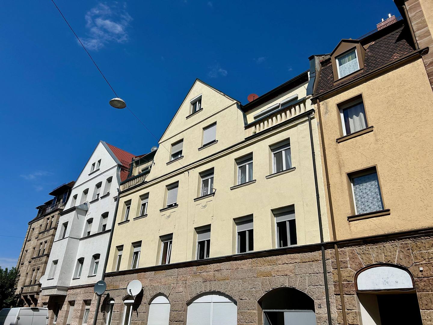 Provisionsfrei – Gepflegte 3-Zimmer Wohnung im Altbau MFH mit Top-Rendite