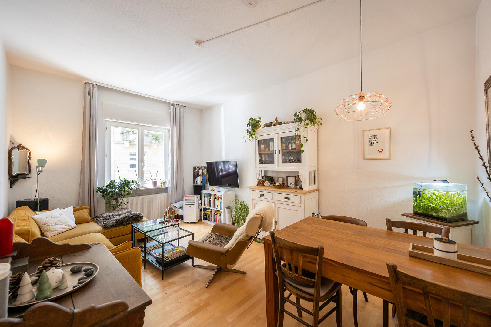 Provisionsfrei! Charmante vermietete 2-Zimmer-Altbau-Wohnung (ca.51 m²)+Balkon in der Südweststadt