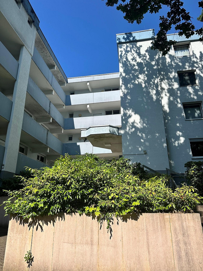 Komplett sanierte 2-ZKB-Erdgeschosswohnung mit großer Terrasse am Betzenberg