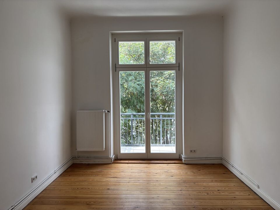 Gründerzeit-Flair trifft stilvolles Wohnen – 2-Zimmer-Altbauwohnung mit 2 Balkonen in Top Lage