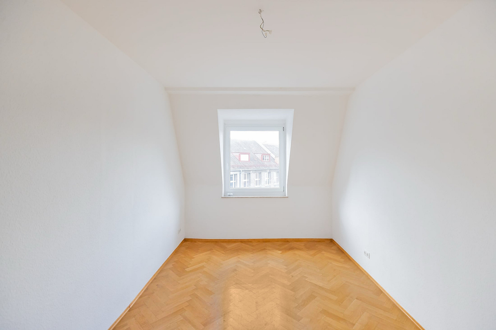 * Herrliche 2 Zimmer + Balkon mit Altbaucharme im Szeneviertel Gostenhof! PROVISIONSFREI! *