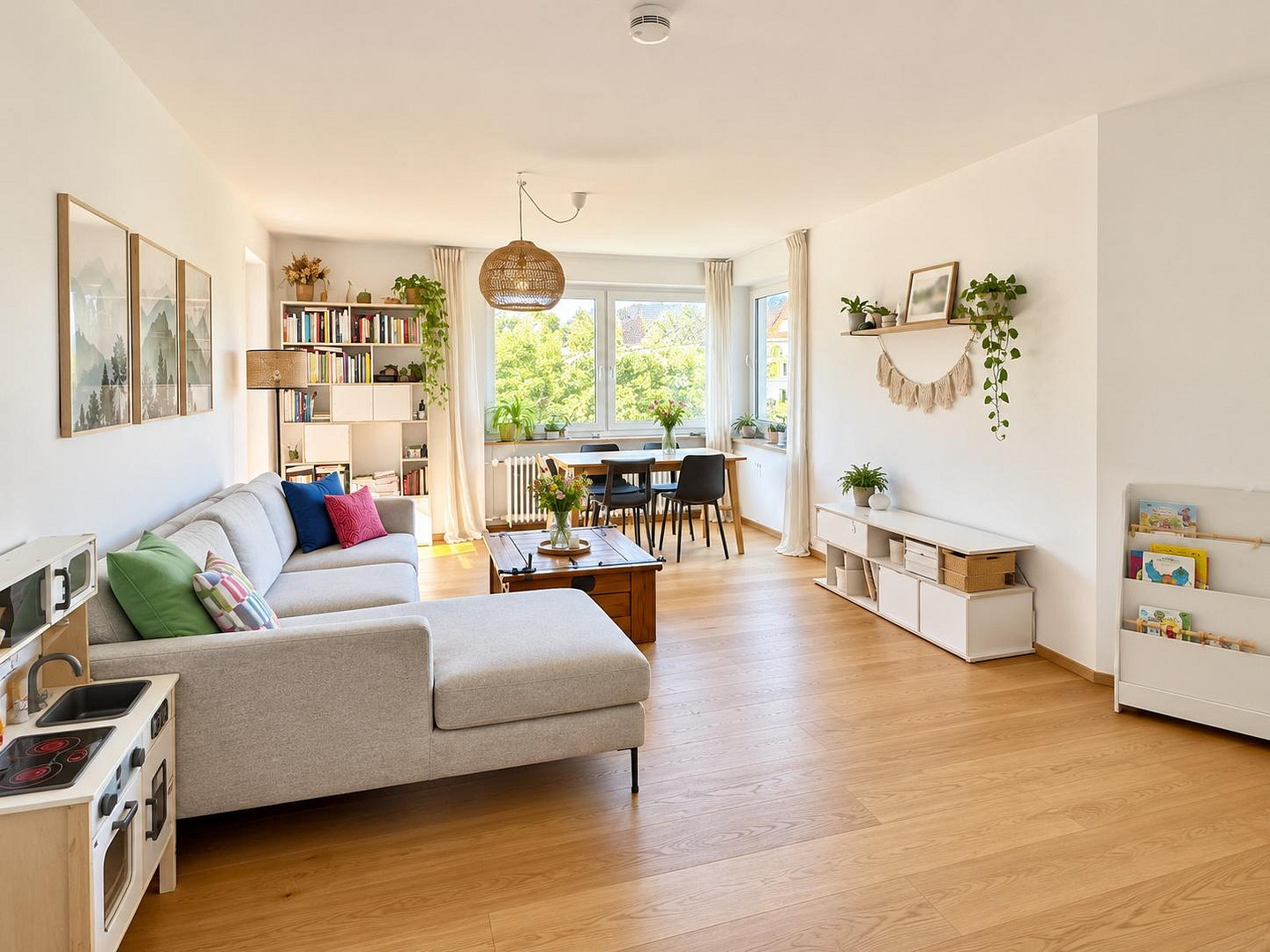 Sanierte 2,5 Zimmer Wohnung mit Süd-Loggia, 2 Bädern und Grünblick