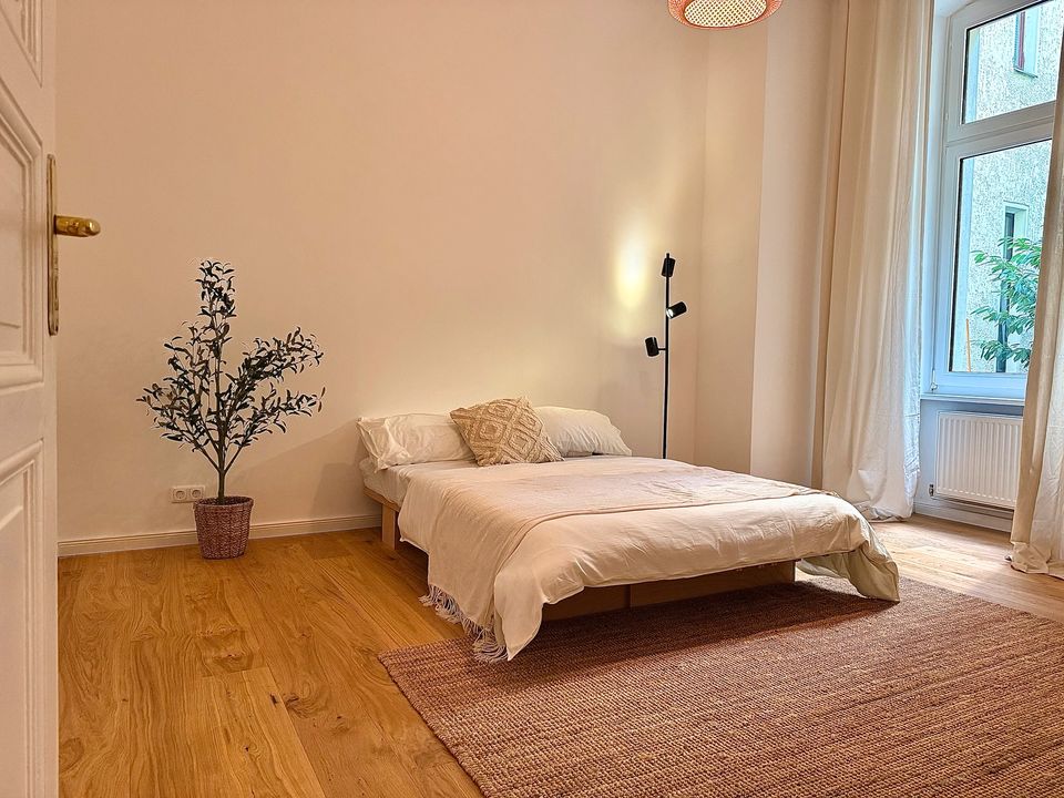 Bezugsfrei: Kleine sanierte Wohnung in Berlin Schöneberg